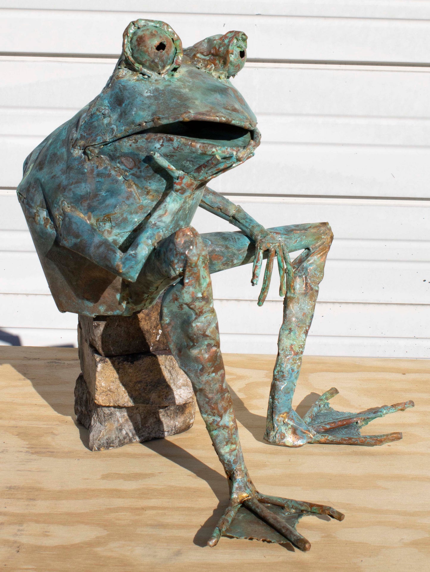 small copper Thinking Frog sculpture by Beau Smith