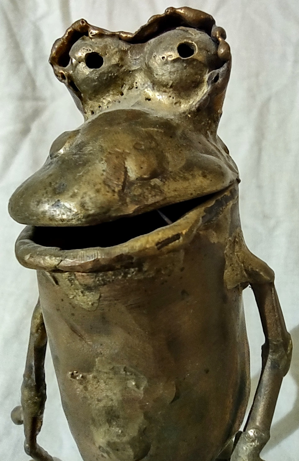 Large standing froglette