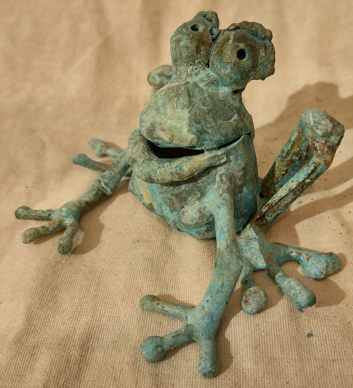 small squatting froglette copper frog sculpture