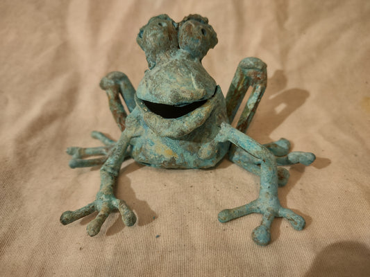 small squatting froglette copper frog sculpture
