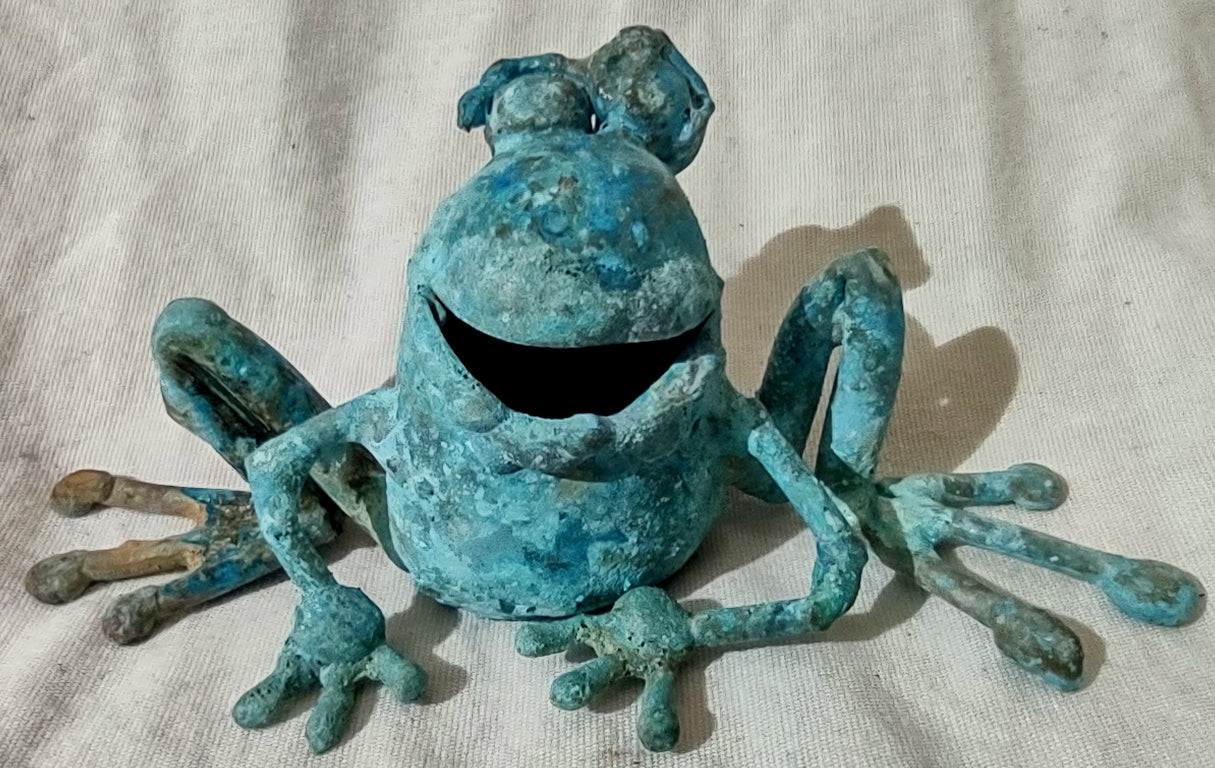 little squat frog figurine