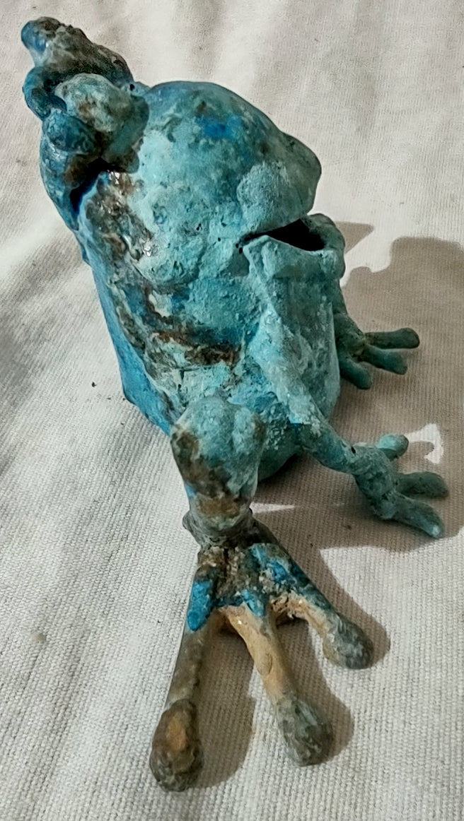 little squat frog figurine