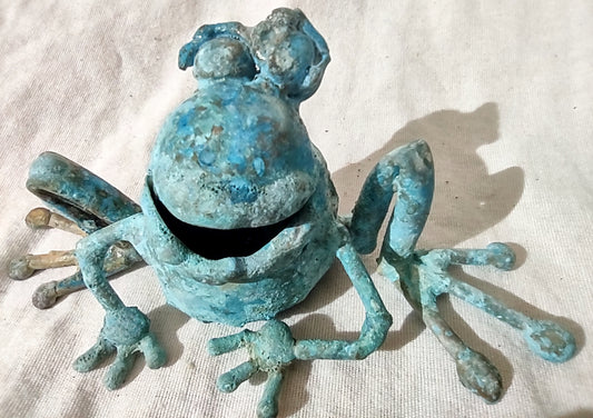 little squat frog figurine