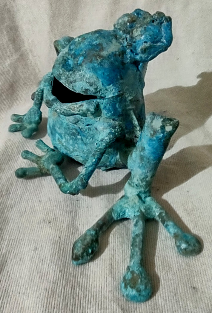 little squat frog figurine