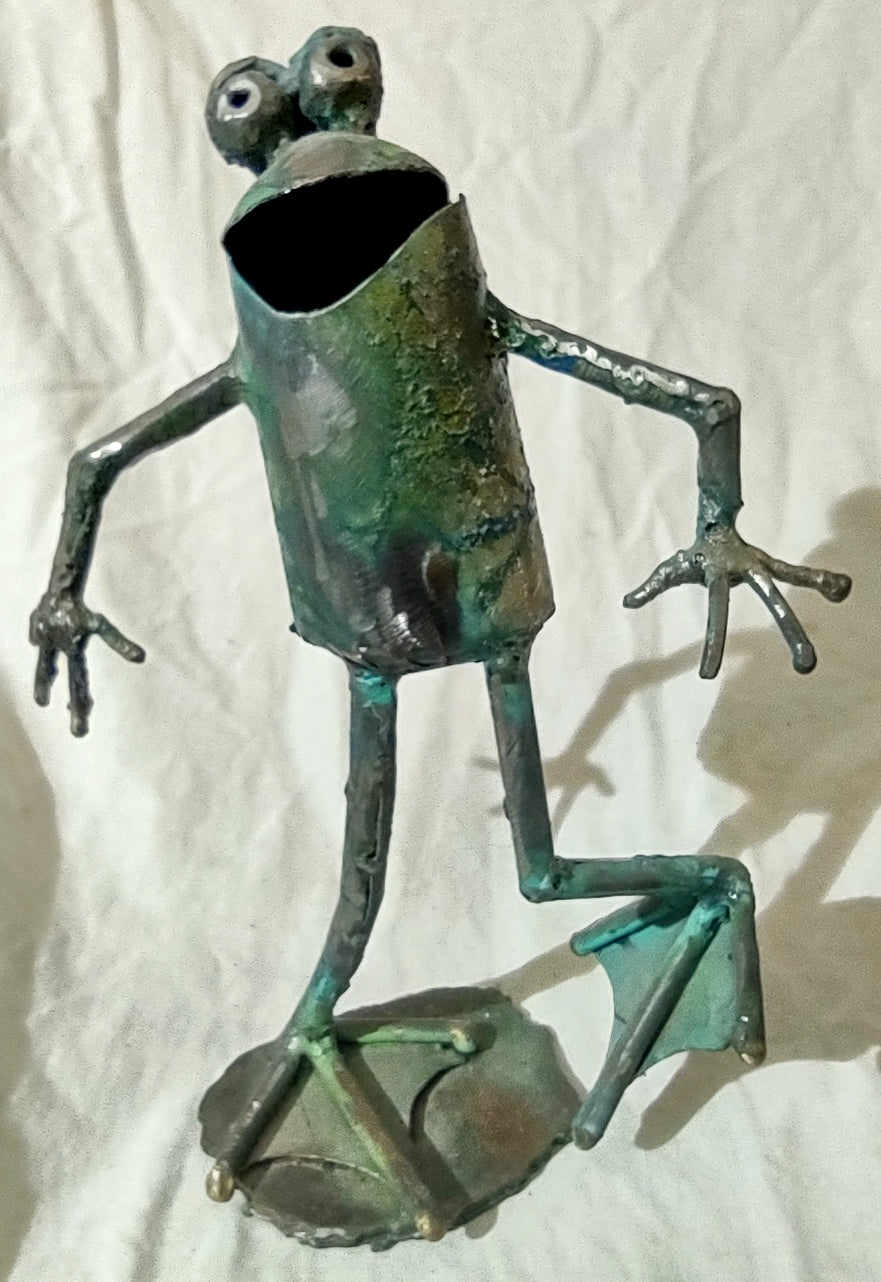 steel painted frog sculpture dancing