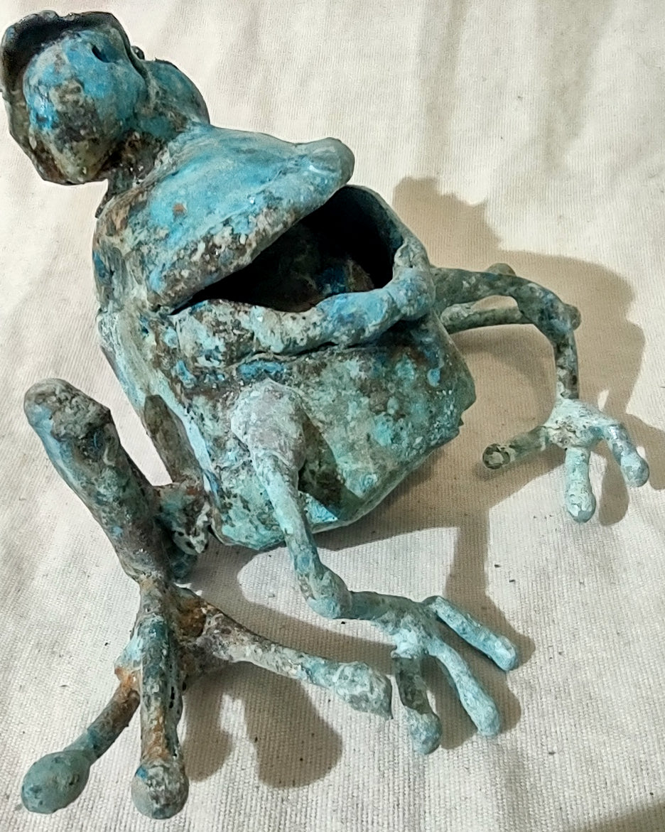 small palm sized copper squat frog #1