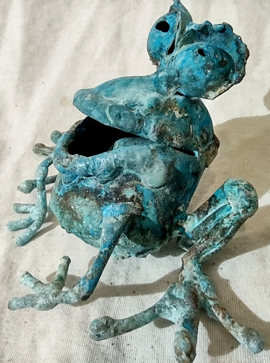 small palm sized copper squat frog #1