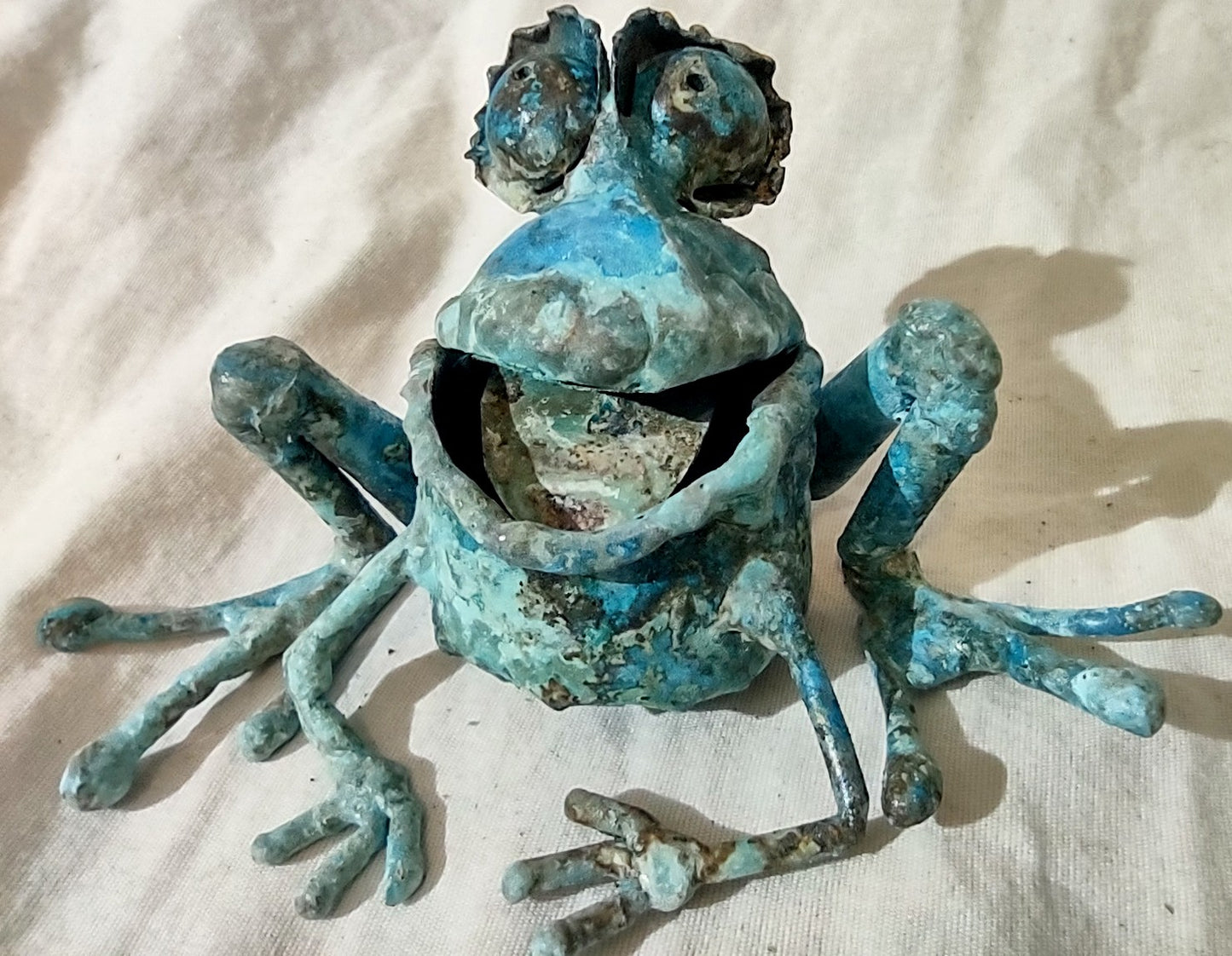 small palm sized copper squat frog #1