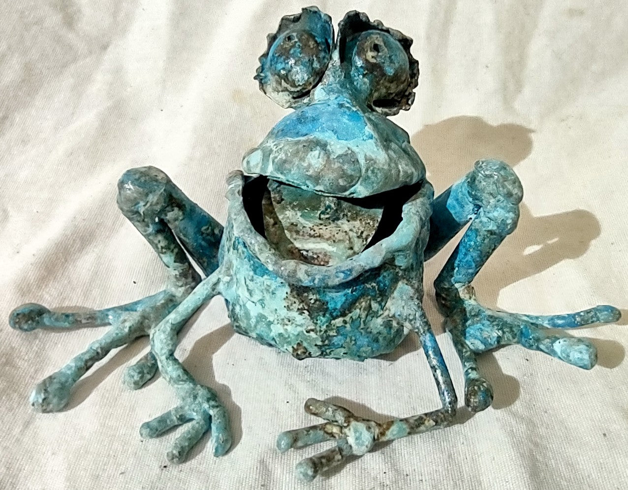 small palm sized copper squat frog #1