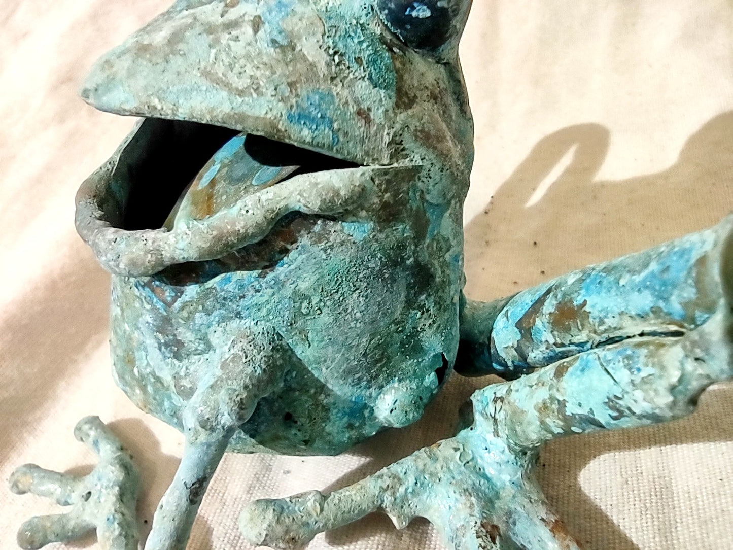 small palm sized copper squat frog #1