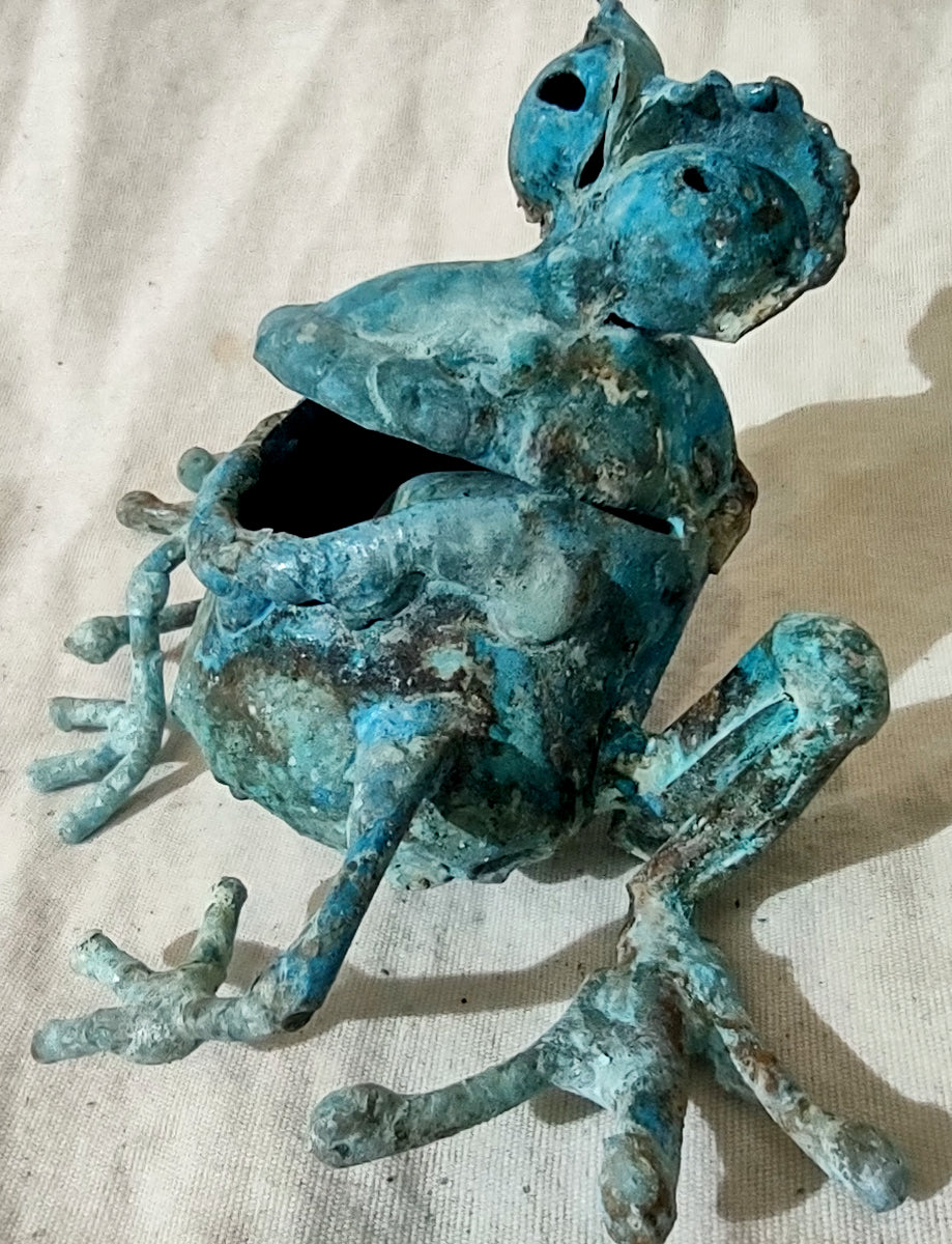 small palm sized copper squat frog #1