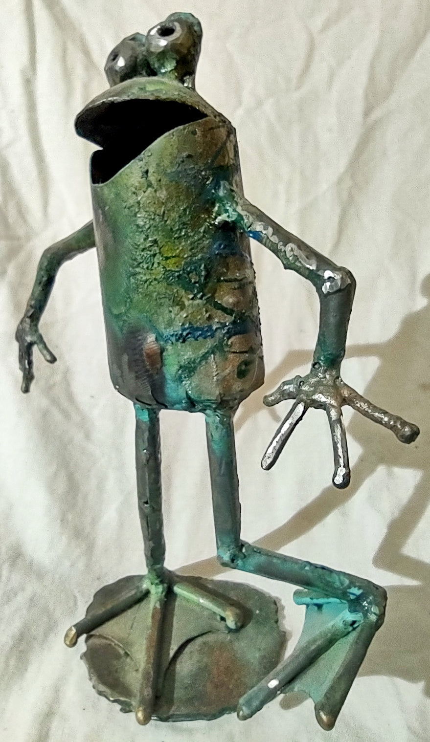 steel painted frog sculpture dancing