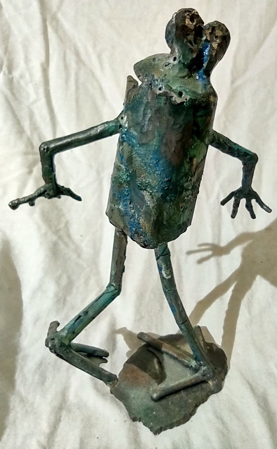 steel painted frog sculpture dancing