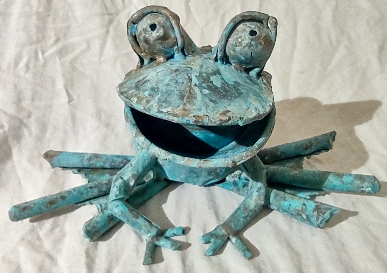 squat frog with knees hidden