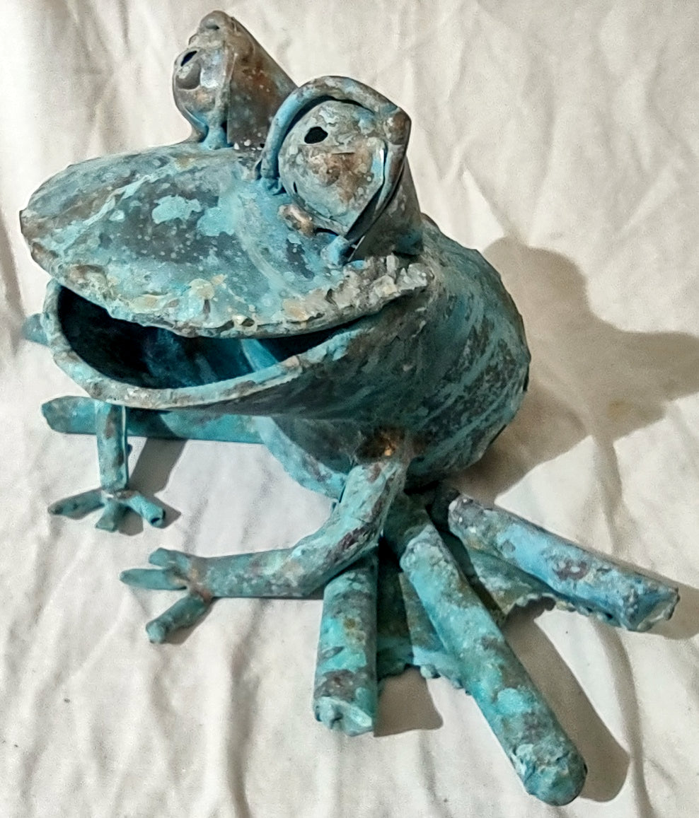 squat frog with knees hidden