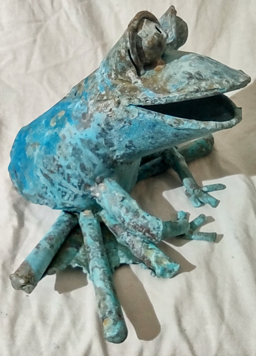 squat frog with knees hidden