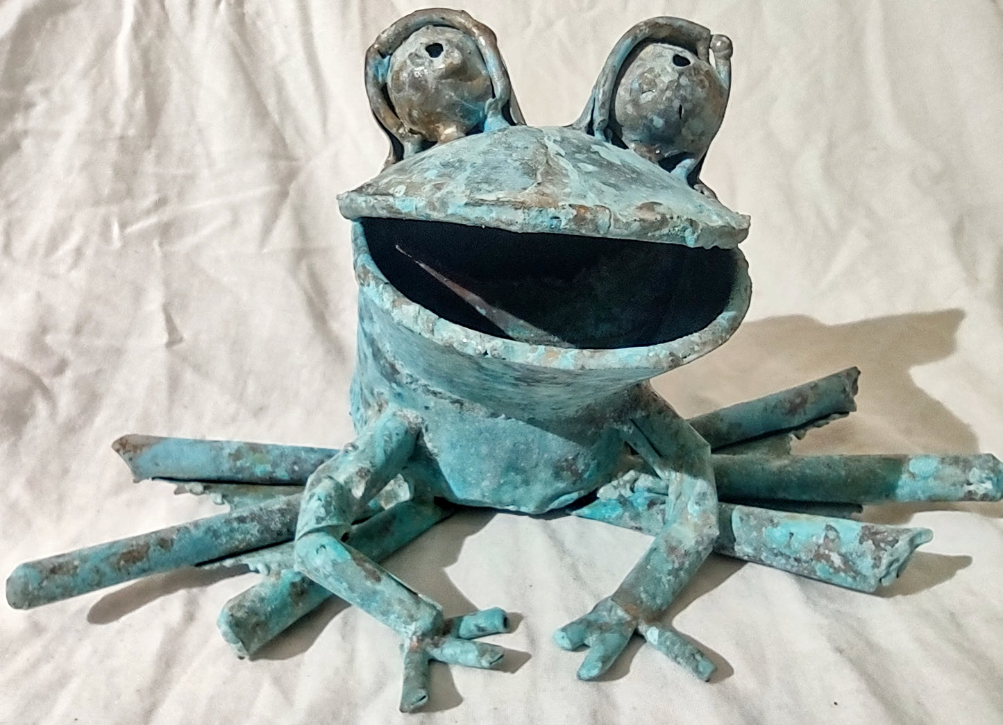 squat frog with knees hidden