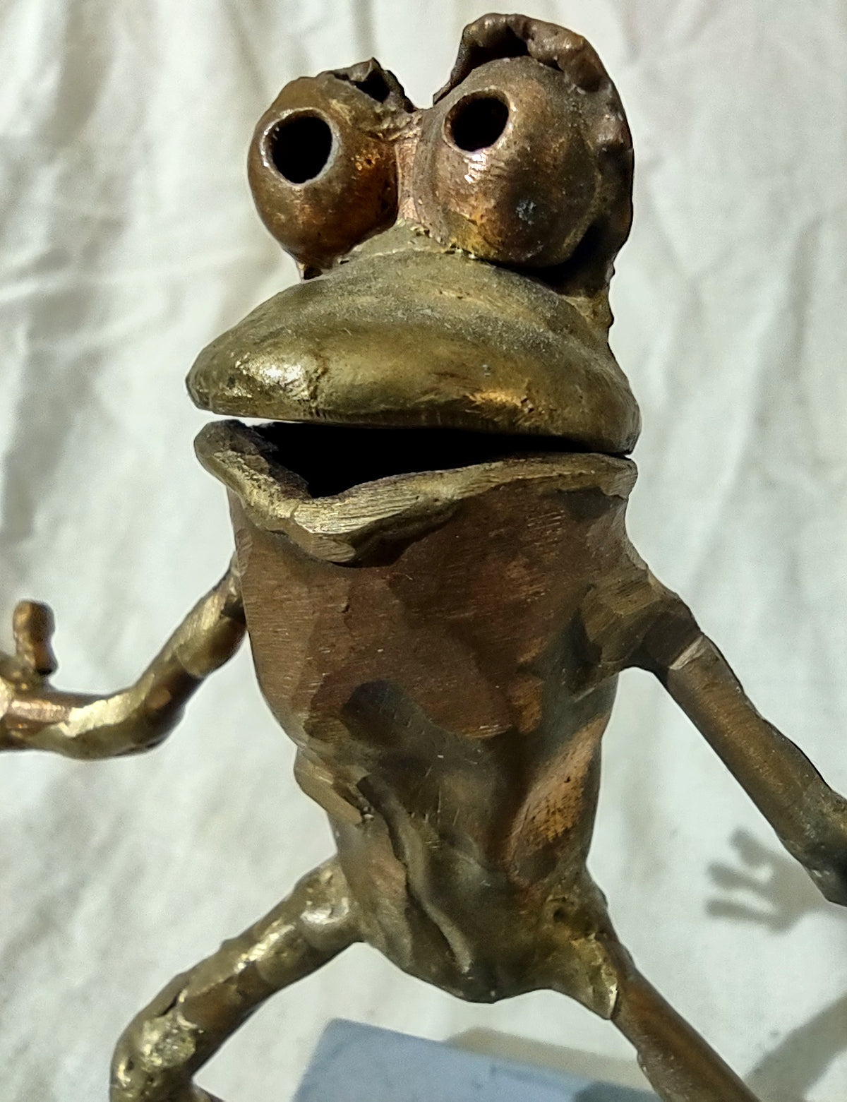 standing froglette saying "what gives?"